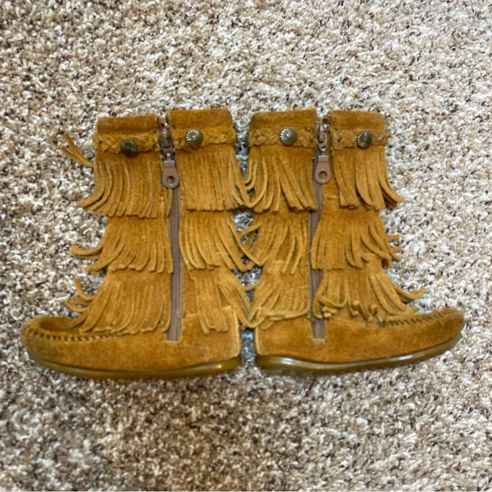 Minnetonka Youth Size 7 Brown Suede 3 Layer Fringe Leather Boot Side Zip